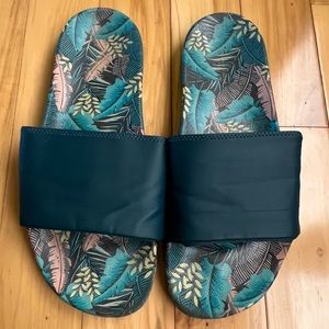 American Eagle Men’s Slide on Sandal Size: 11